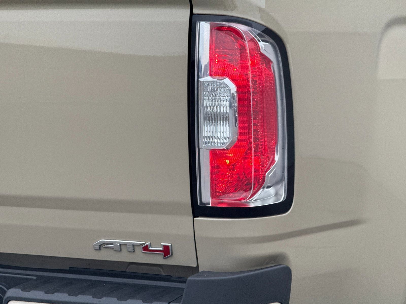 2022 GMC Canyon AT4 w/Leather