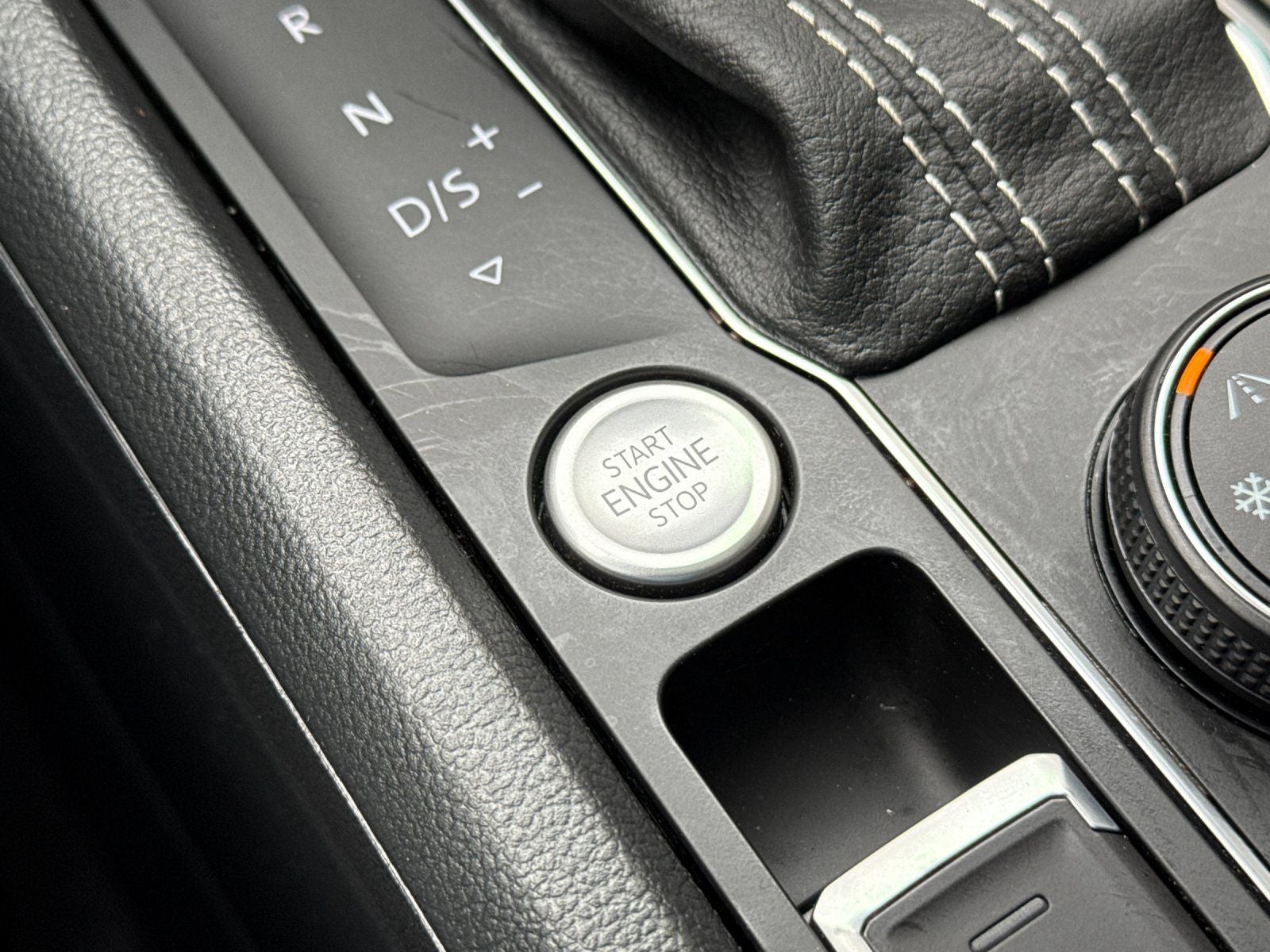 2022 Volkswagen Atlas 3.6L V6 SEL Premium R-Line