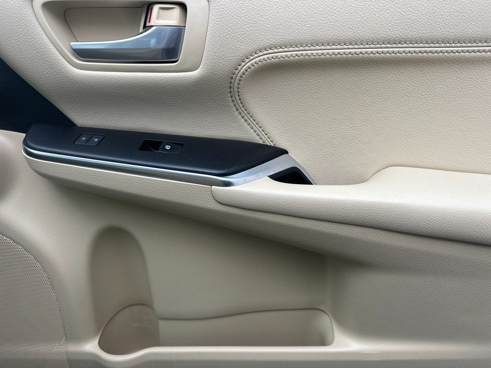 2016 Toyota Camry Hybrid XLE