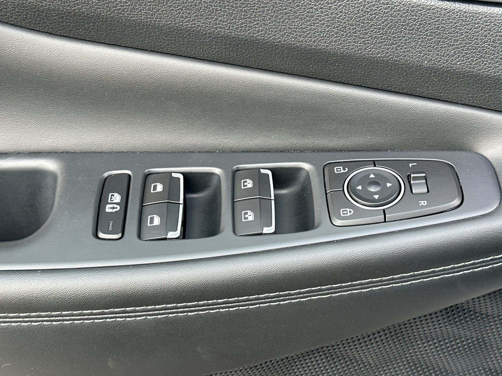 2023 Hyundai SANTA FE HYBRID SEL Premium