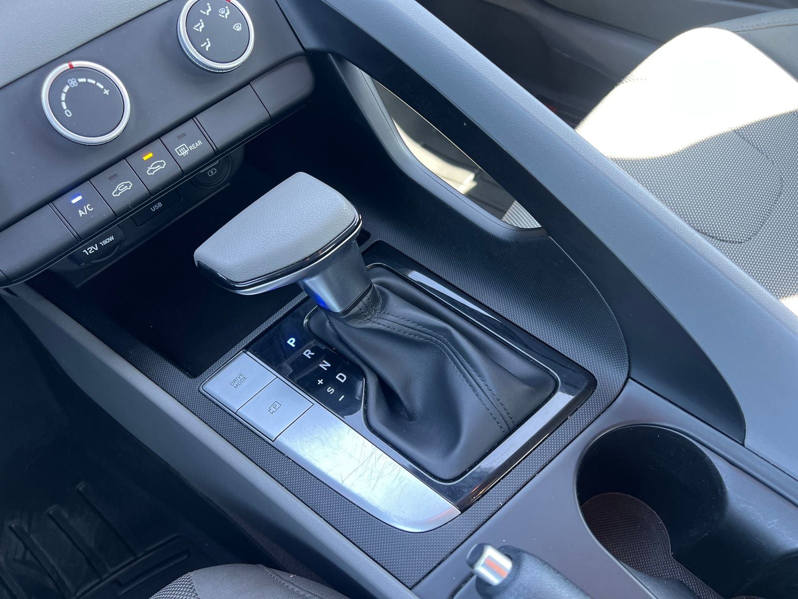 2022 Hyundai ELANTRA SE