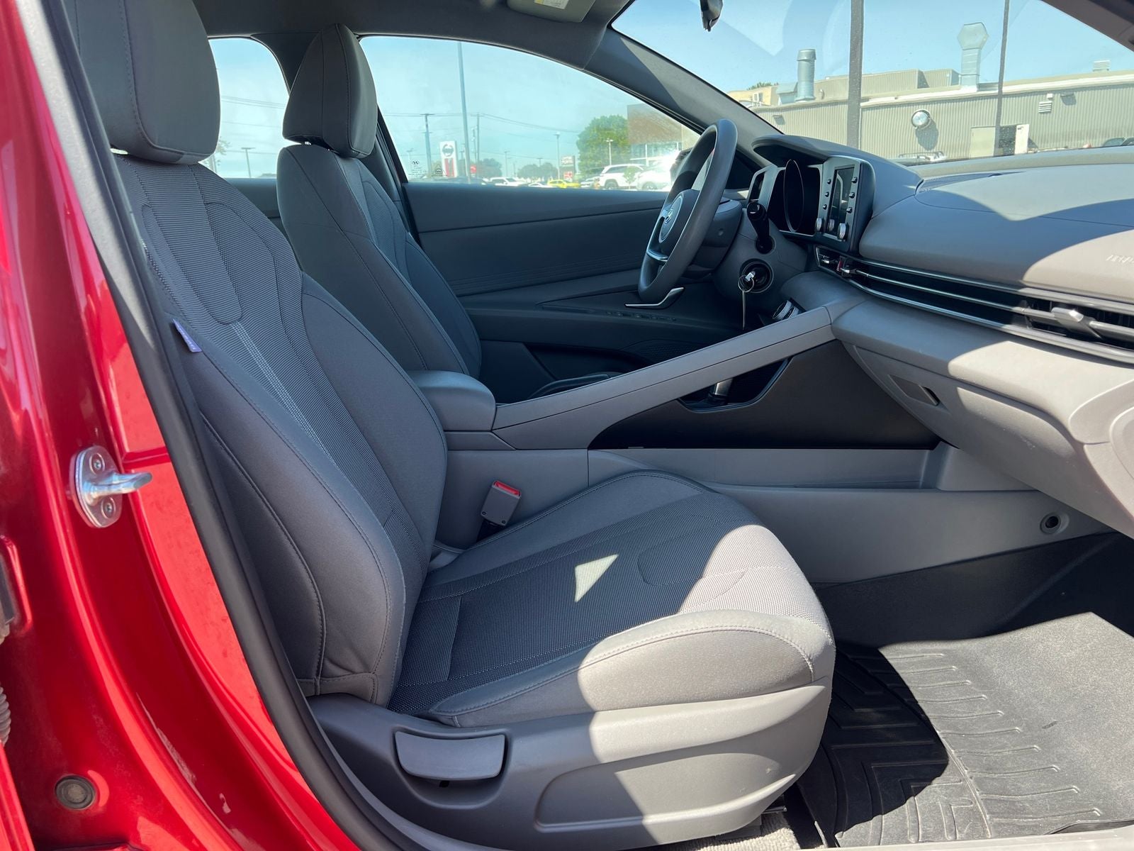 2022 Hyundai ELANTRA SE