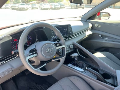 2022 Hyundai ELANTRA SE