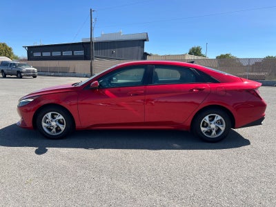 2022 Hyundai ELANTRA SE