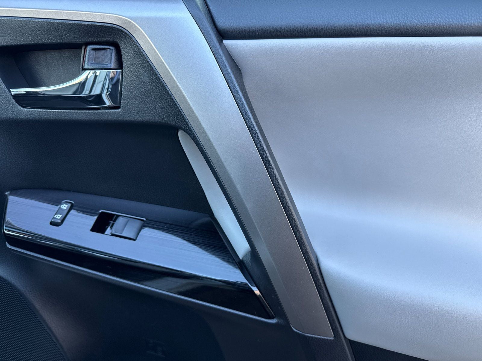 2018 Toyota RAV4 Hybrid Limited