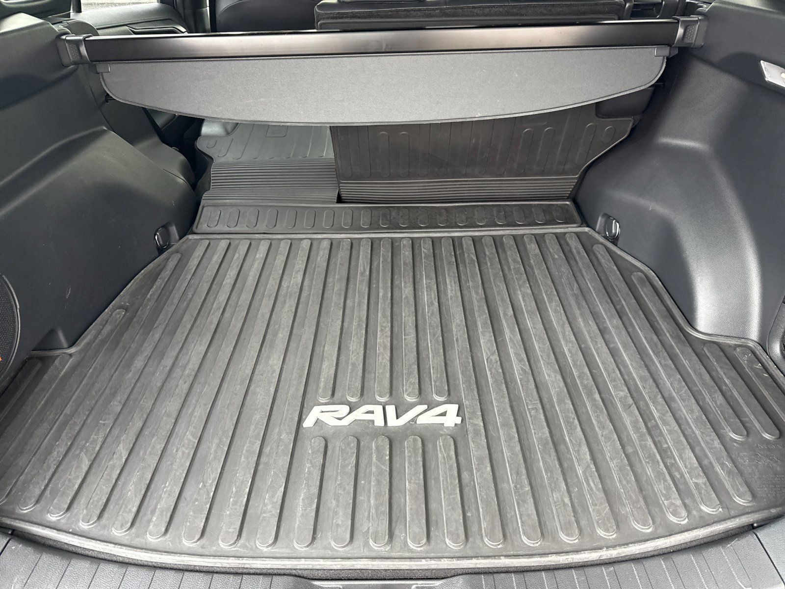 2020 Toyota RAV4 Hybrid XSE