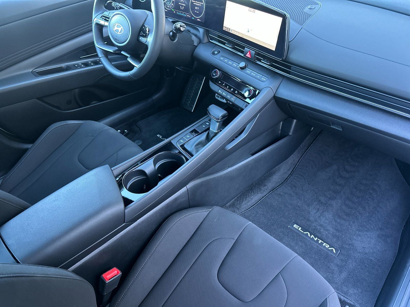 2025 Hyundai Elantra Blue - Photo 15